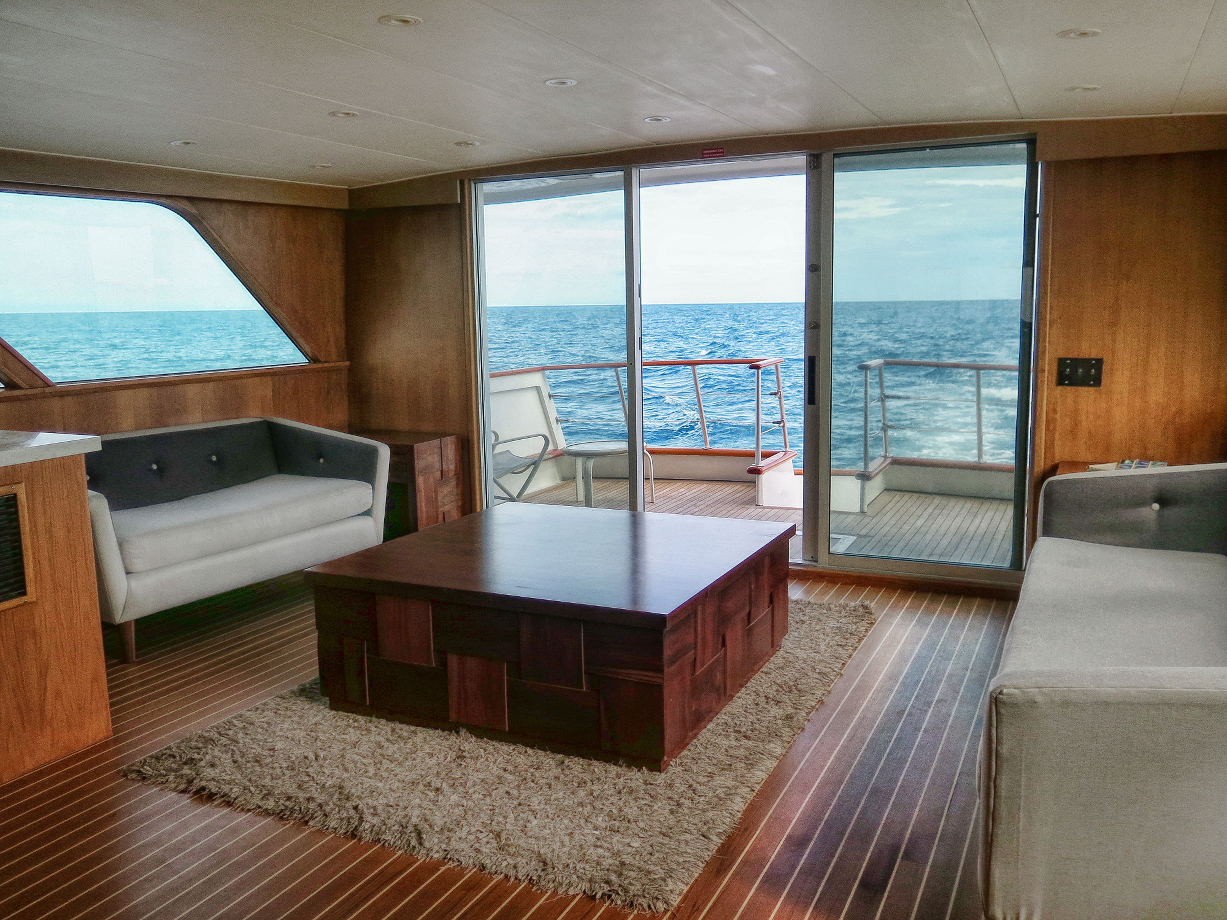 salon of mega yacht for groups cozumel