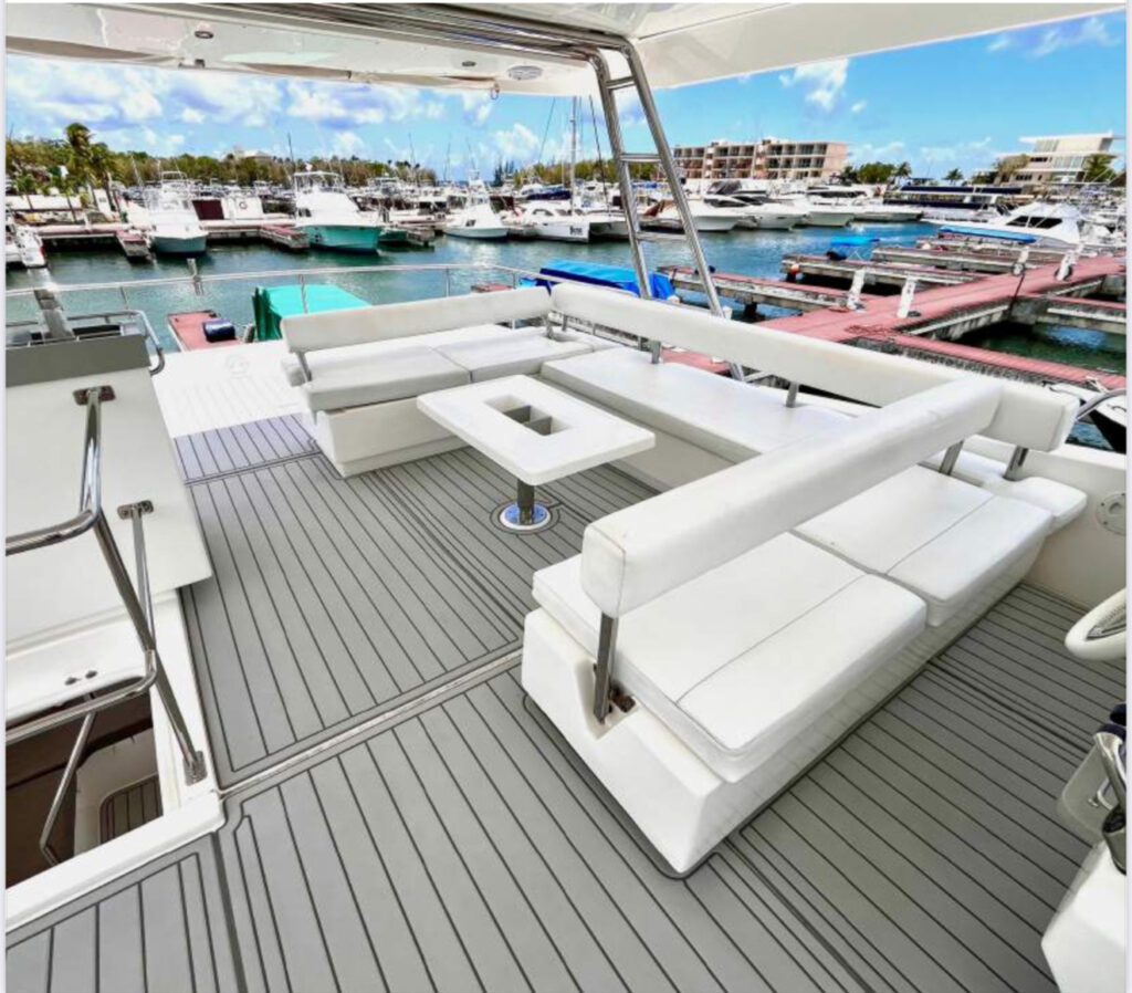 flybridge of the best catamaran